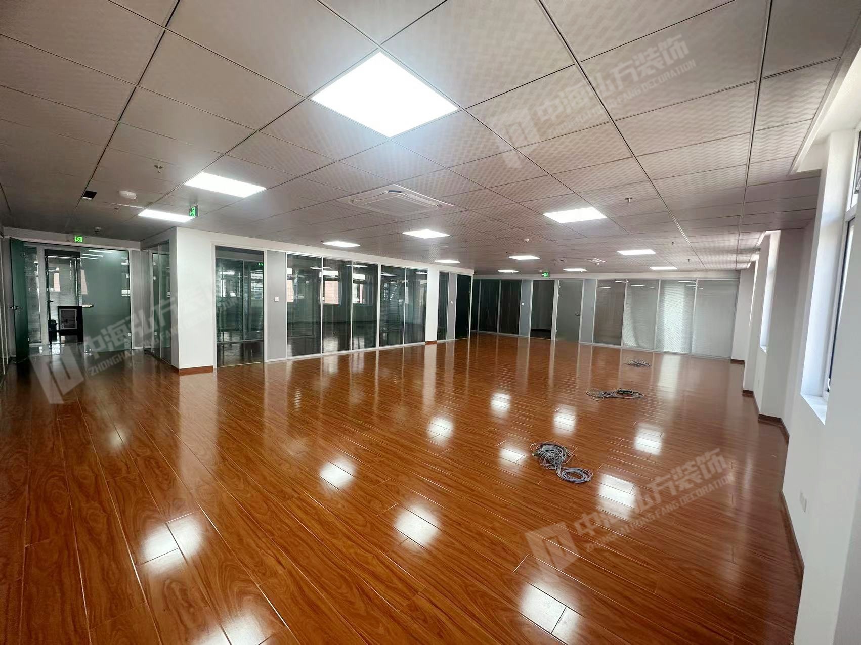 東一辦公室裝修完工實(shí)景圖(圖4)